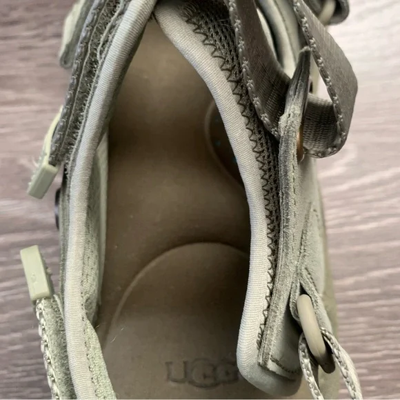 UGG GOLDENCOAST MULTISTRAPS SANDALS